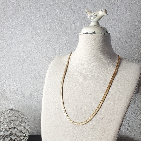 Vintage Gold tone heringbone thick chain necklace - Picture 7 of 8
